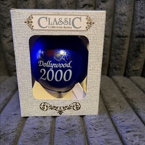 BNIB Vintage Dollywood 2000 Classic Collectors Ornament Gorgeous Blue